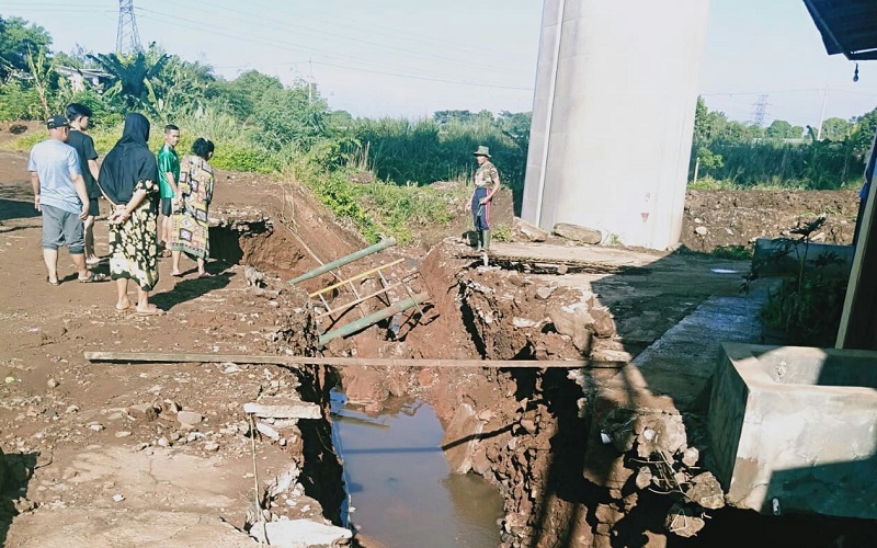 Permukiman Kerap Kebanjiran, Warga Taman Bunga Ngamprah KBB Protes Proyek Kereta Cepat