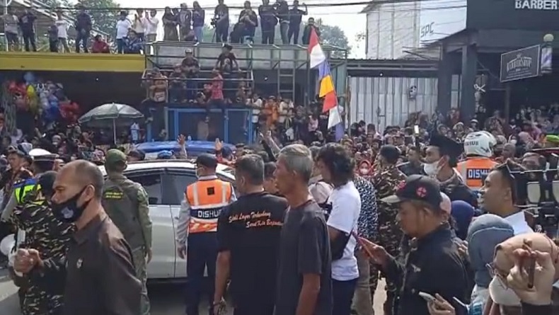 Antusiasme Warga Bandung Antarkan Eril ke Peristirahatan Terakhir Bikin Merinding