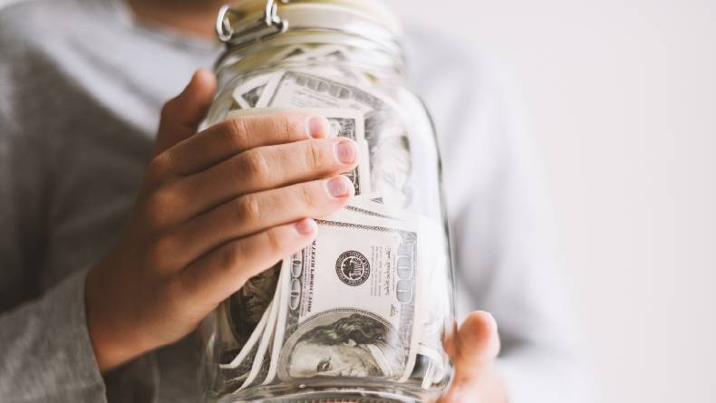 Penjelasan Tentang Harta Anak adalah Harta Orangtua, Ayah dan Ibu Bebas Mengambil Harta Anak?