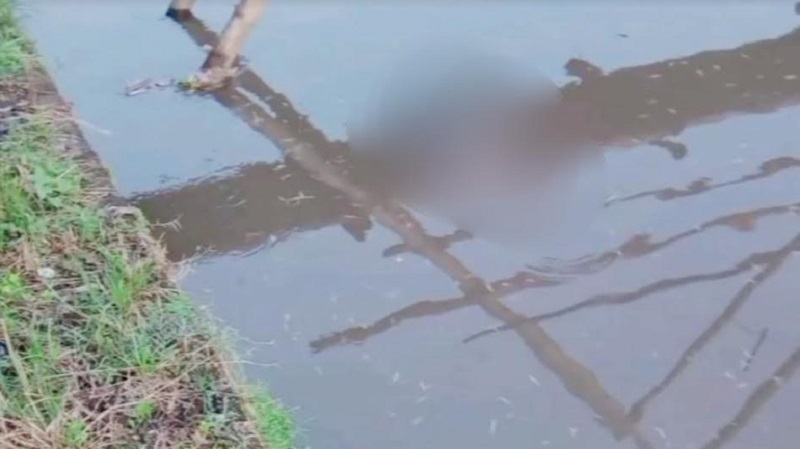 Mayat Pria Bertato di Sungai Molek Malang Gegerkan Warga 