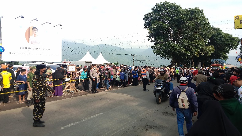 Ribuan Warga Antusias Antarkan Eril ke Permakaman di Cimaung Bandung, Lalu Lintas Tersendat