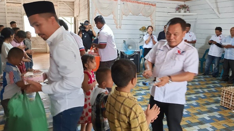 Anak-Anak Panti Asuhan Sion Senang saat Dapat Kue Ulang Tahun dari Perindo Tapanuli Tengah