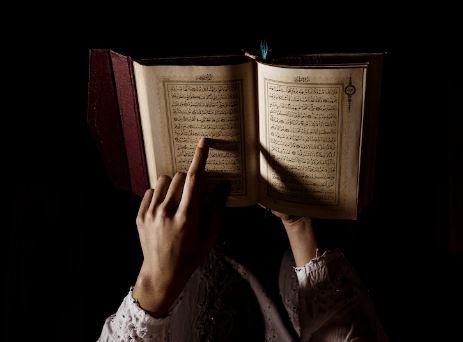 Contoh Idgham Mutajanisain Kamil dalam Al Quran