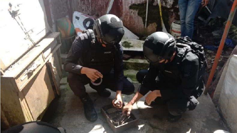 Jihandak Polda Jateng Ledakkan Granat Temuan Warga