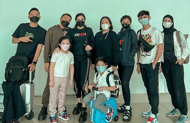 Keluarga Anang Hermansyah Temani Arsy Ikut Ajang Menyanyi di Amerika Serikat