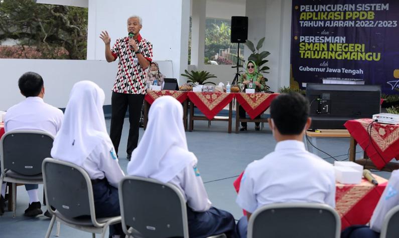  PPDB SMA/SMK Negeri di Jateng Dibuka, Ganjar: Jaga Integritas, Nggak Usah Titip-titip
