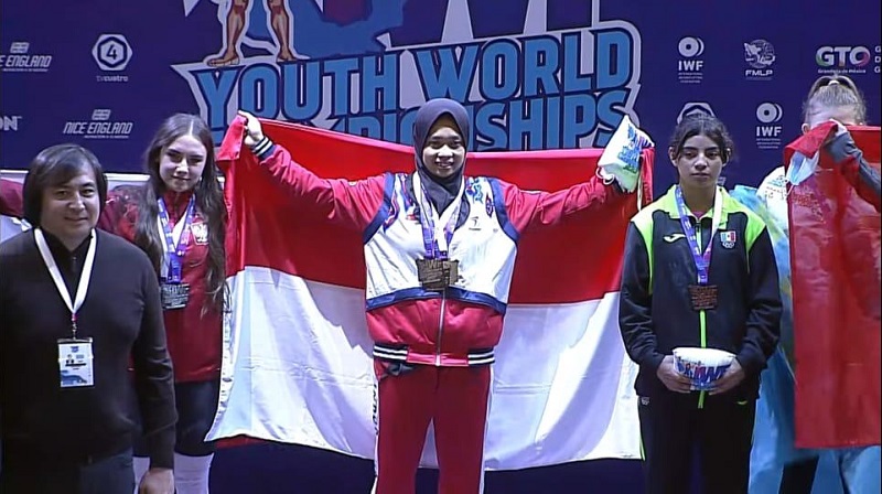 Lifter Asal Pacitan Juara Dunia Angkat Besi Remaja IWF 2022, Ini Harapan Gubernur Khofifah 