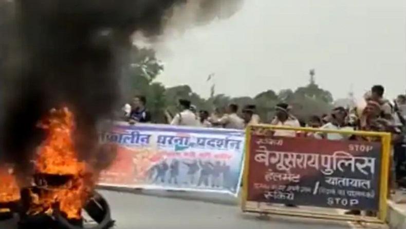 Protes Sistem Rekrutmen Militer Baru, Massa Bakar Kereta dan Blokir Jalanan