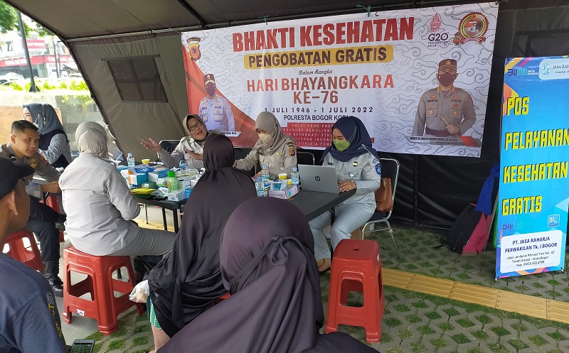 HUT ke-76 Bhayangkara, Polres Kota Bogor Gelar Pengobatan Gratis untuk Masyarakat di Alun-Alun