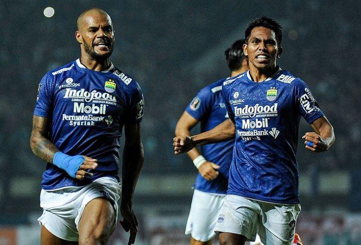 Suporter Nyalain Flare, Persib Bandung Didenda Rp200 Juta