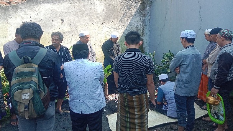Pemakaman Ahmad Solihin Bobotoh Persib: Sepupu: Almarhum Terinjak dan Tertimpa Pagar