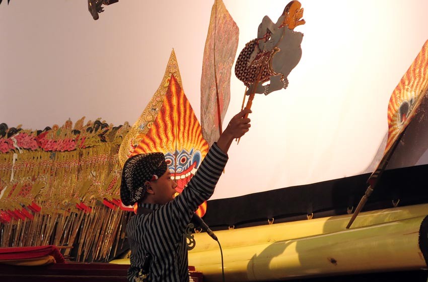 Kisah Wali Songo Dakwah dengan Wayang, Sisipkan Pesan Penting di Setiap Karakter