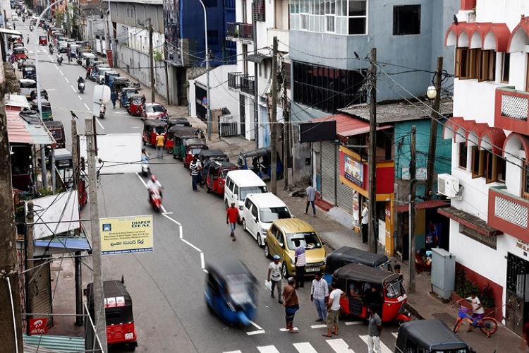 Bahan Bakar Langka, Sri Lanka Perintahkan Pegawai Negeri Bekerja dari Rumah