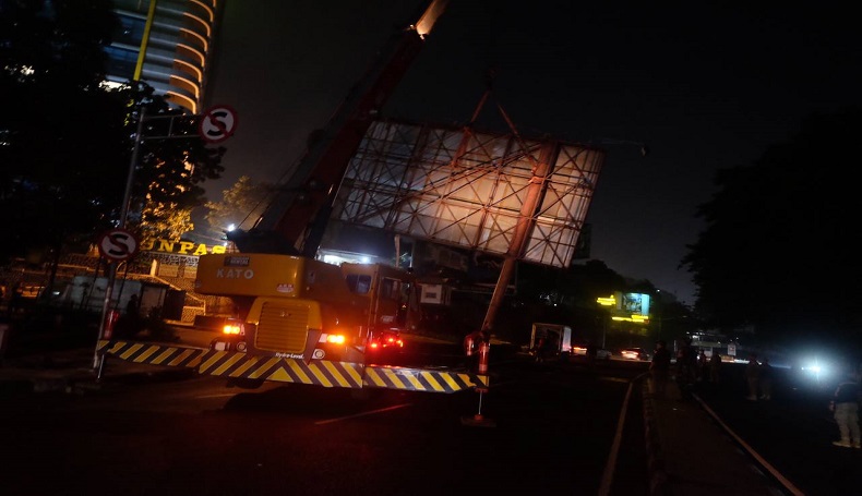 Pemkot Bandung Sebut Ada Lebih dari 600 Reklame Ilegal, Banyak yang Masih Aktif