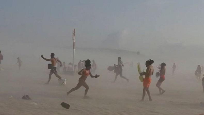 Ngeri, Tornado Mini Sedot dan Hempaskan Peselancar di Pantai Hingga Tewas Seketika