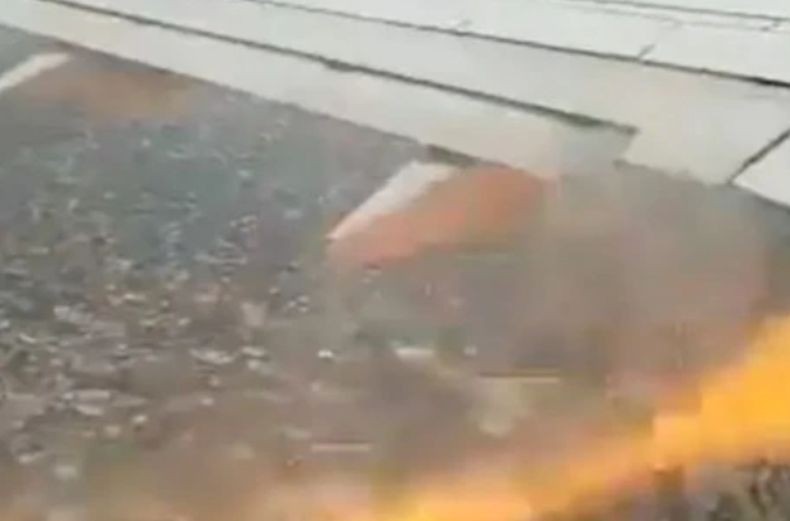Menyeramkan, Sayap Pesawat Terbakar saat Baru Lepas Landas