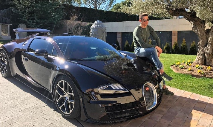 Mobil Bugatti Cristiano Ronaldo Seharga Rp30 Miliar Ringsek Ditabrakkan Pengawalnya