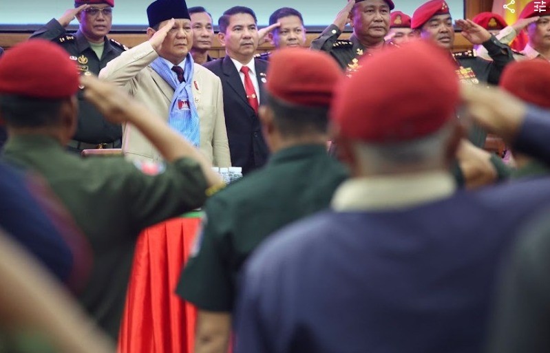 Prabowo Disambut Pekik Komando saat Kunjungi Mantan Anak Buah di Markas Kopassus Kamboja
