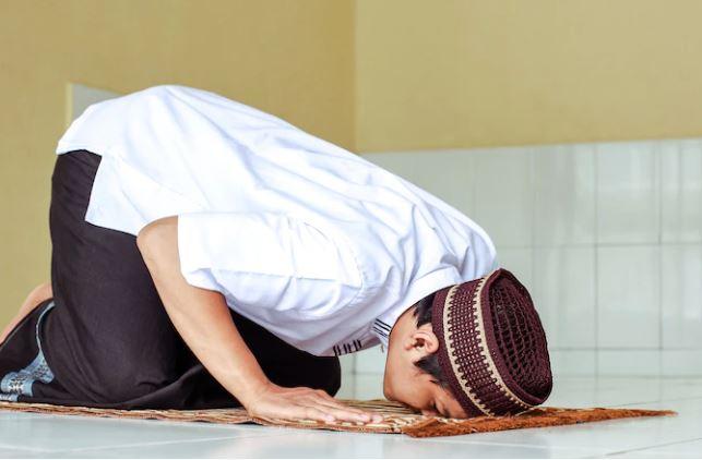Bacaan Sholat Tahajud Rakaat Pertama dan Kedua, Lengkap dengan Doa