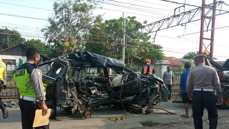 Kereta Tabrak Mobil di Tambun, PT KAI Akan Tutup Lintasan Liar 