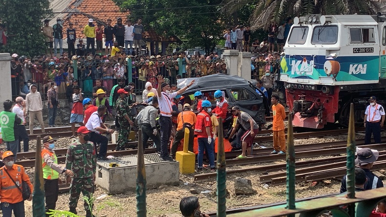Begini Kronologi Kereta Argo Sindoro Tabrak Minibus di Bekasi hingga Menewaskan 1 Orang