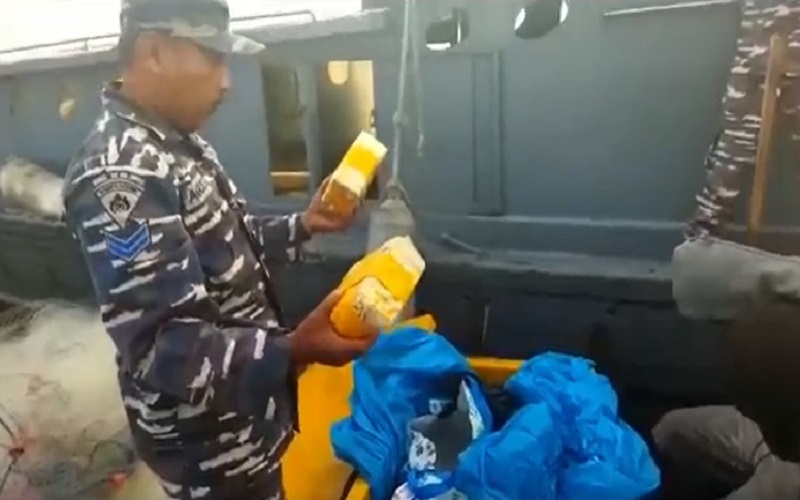 Video Detik-Detik TNI AL Gagalkan Penyelundupan 29 Kg Sabu di Perairan Asahan