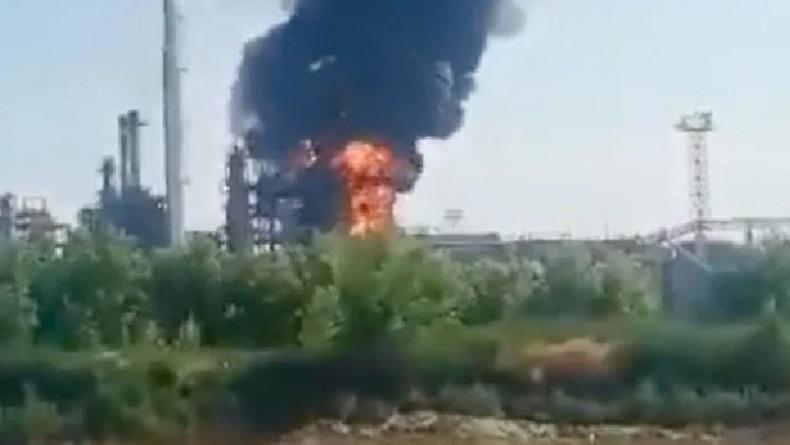 Drone Ukraina Serang Kilang Minyak Rusia, Sempat Terbakar 30 Menit