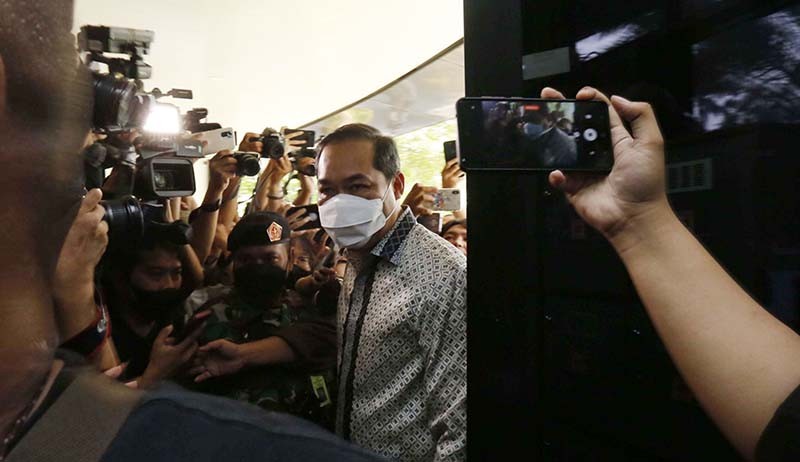 Diperiksa 12 Jam, Eks Mendag Lutfi Dicecar 15 Pertanyaan oleh Penyidik Kejagung