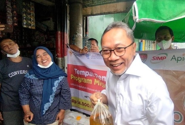 Mendag Zulhas: Mulai Hari Ini Boleh Beli Minyak Goreng Curah sampai 10 Liter