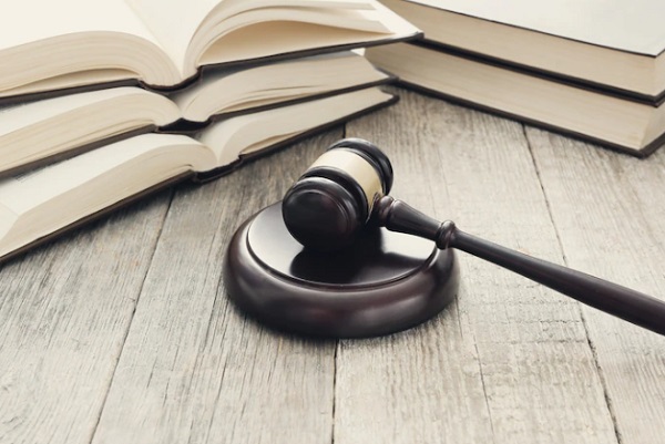 Perbedaan Hukum Pidana dan Perdata, Lengkap Contoh dan Pengertiannya