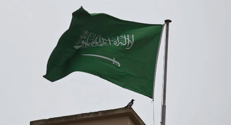 Arab Saudi Ikut Berperan Cegat Drone dan Rudal yang Diluncurkan Iran ke Israel?