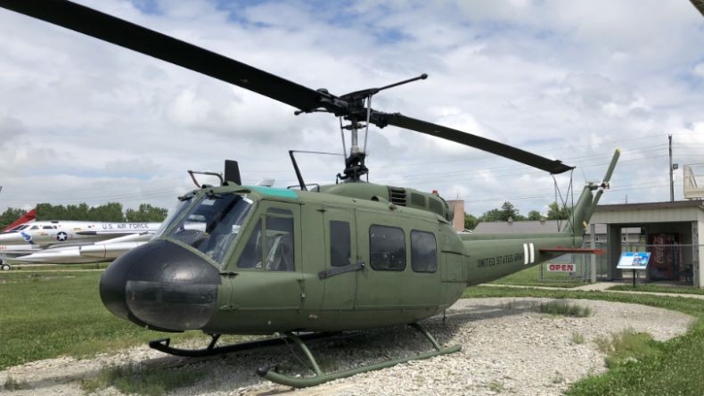  Helikopter Angkut Turis Jatuh di Jalan Raya, 6 Orang Tewas