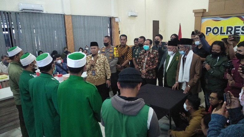 Seusai Ikrar Setia kepada NKRI, 37 Anggota Khilafatul Muslimin Cimahi juga Lepas Jas dan Atribut