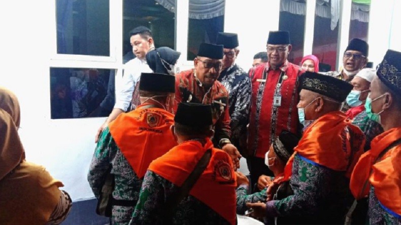 Lepas 496 Calon Haji Menuju Embarkasi, Gubernur Murad Ismail : Doakan Maluku Aman 