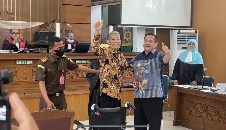 Sempat Emosi hingga Gebrak Meja di Sidang, Irjen Napoleon Berpelukan dengan M Kace