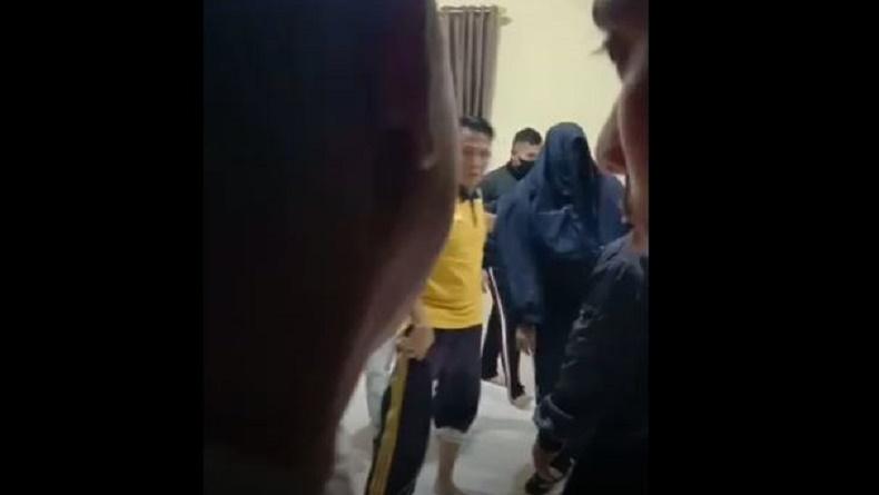 Oknum Polisi Way Kanan Diduga Selingkuhi Istri Perwira, Sembunyi di Plafon saat Digerebek