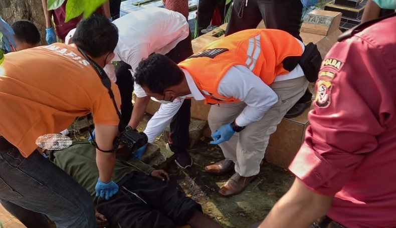 Indramayu Geger, Pria Tanpa Identitas Ditemukan Tewas Tergantung di Pohon 