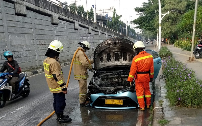 Taksi Meledak usai Turunkan Penumpang di Tanjung Priok, Sopir Selamat