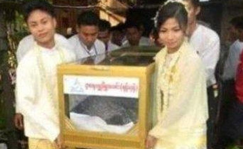 Viral Pasangan Ini Menikah di Rumah Duka, Sempat Bawa Jenazah Ditemukan di Pinggir Jalan