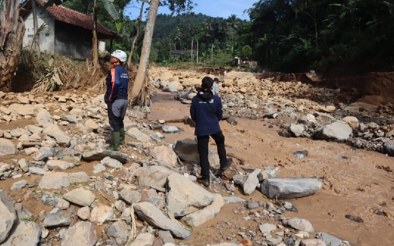 Jembatan Putus Diterjang Banjir, 95 KK di Leuwiliang Bogor Terisolasi