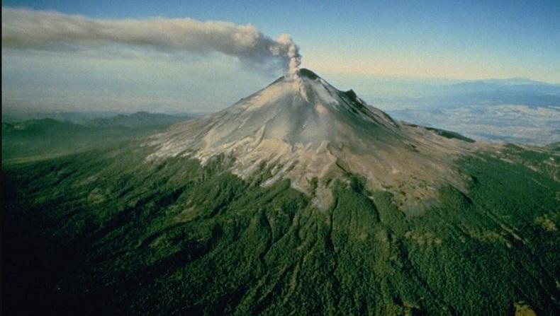 Nekat Naik Gunung Api Aktif hingga Dekat Puncak, Perempuan Pendaki Tewas