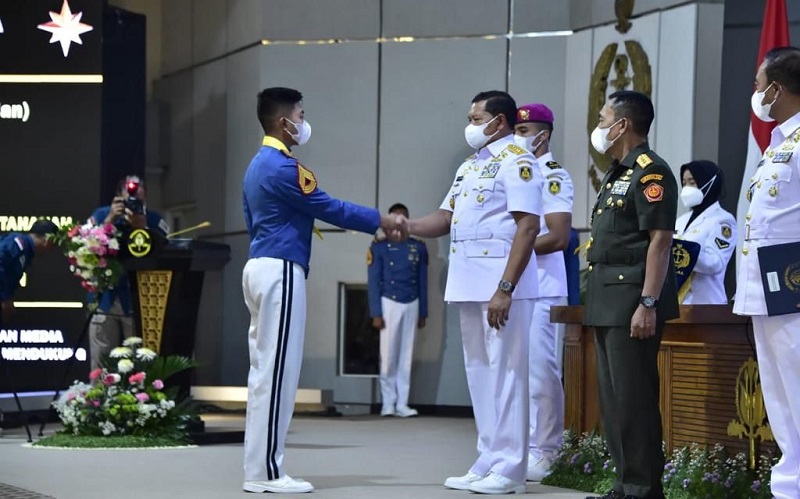 Wisuda 107 Taruna AAL, KSAL Yudo Margono: Jangan Saling Menjatuhkan
