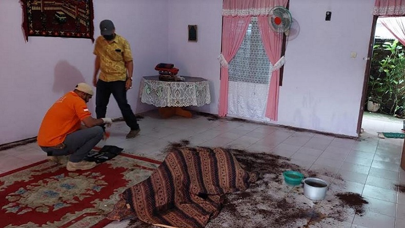 Cium Aroma Menyengat di Rumah Warga, Ternyata Penghuninya Sudah Jadi Mayat