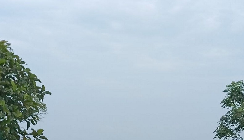 Gunung Anak Krakatau Tertutup Kabut Usai Erupsi