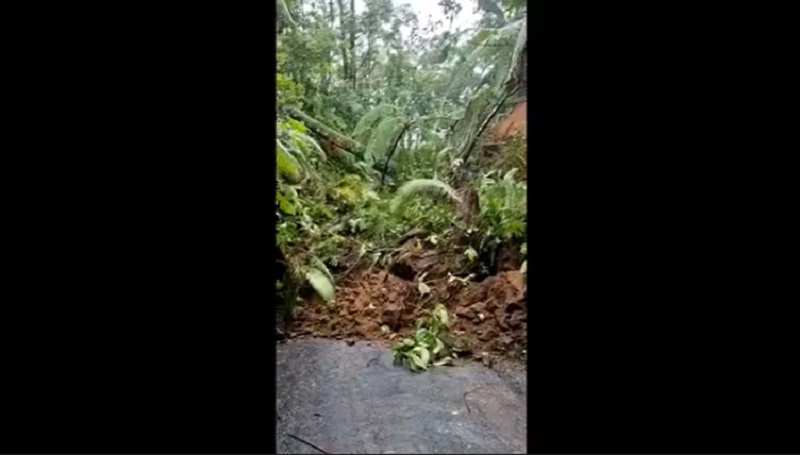 Tebing 12 Meter di Jalur Kawah Ijen Longsor, Akses Banyuwangi-Bondowoso Putus 
