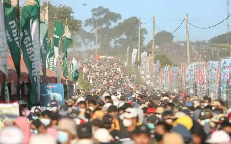 Girangnya Pedagang di MXGP Samota, Jual Brownis Rp50.000 per Kotak Diburu Gubernur NTB