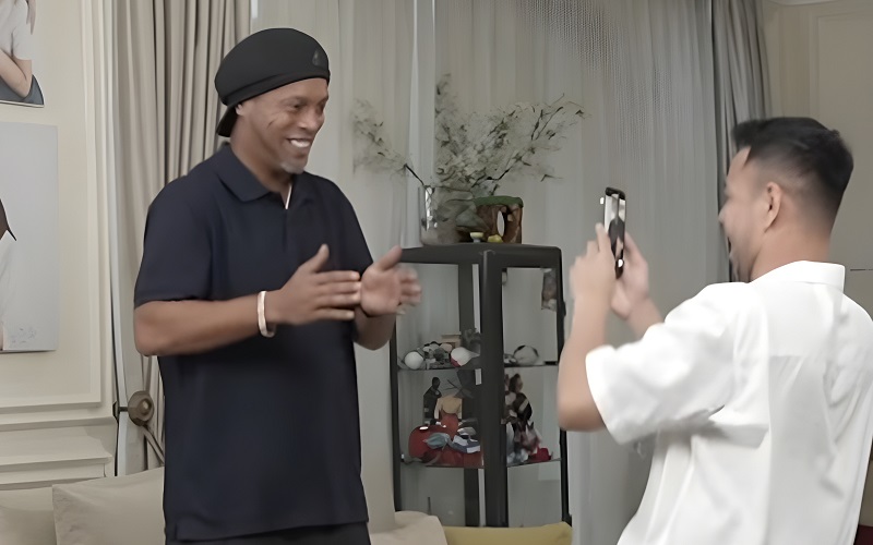 Tertangkap Kamera Asyik Joget Shopee COD, Ini Kata Ronaldinho