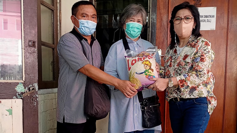 Gerkindo Salurkan Bantuan Bahan Pokok ke Rumah Persekutuan Tuna Wisma dan Pemulung di Gambir