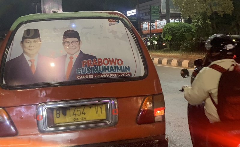 Angkot di Bekasi Ditempeli Gambar Prabowo-Cak Imin, Sopir Ngaku Dibayar Rp150.000