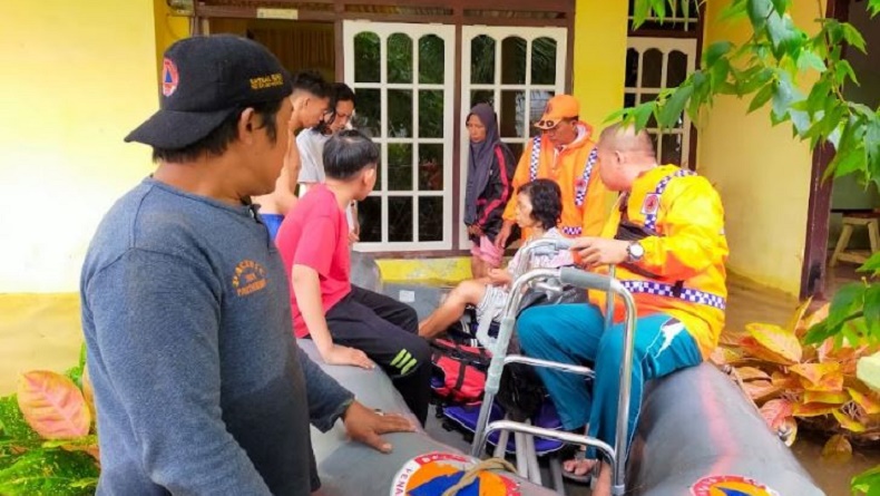 Banjir Bengkulu Meluas hingga 5 Kecamatan, Warga Dievakuasi